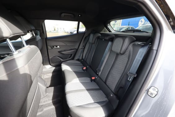 Peugeot 2008 Hybrid 145 e-DCS6 Allure Argent