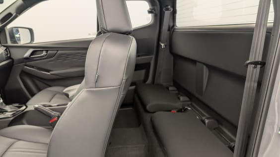 Isuzu D-MAX 2.2L SPACE CABINE A/T NITRO SPORT Kinabalu Gray