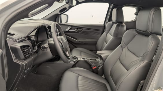 Isuzu D-MAX 2.2L SPACE CABINE A/T NITRO SPORT Kinabalu Gray