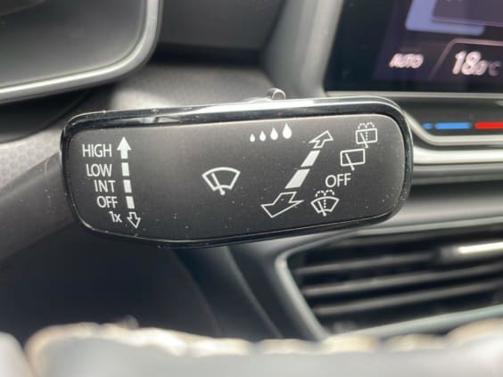 Seat Leon 2.0 TDI 115 BVM6 Business Blanc Neige Metal