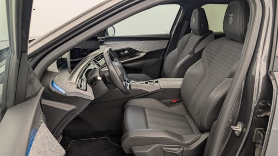 Peugeot 3008 Hybrid 145 e-DCS6 GT Gris Titane / Toit Noir