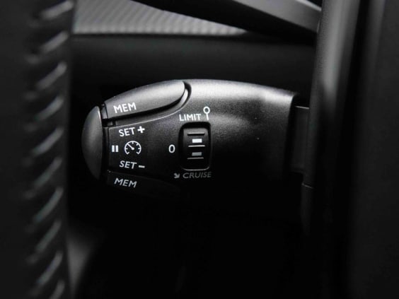 Peugeot 208 145 e-DSC6 Hybrid Allure Bleu