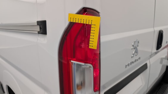 Peugeot BOXER FOURGON CABINE APPRONFONDIE 3.3 T L2H1 BLUEHDI 140 S&S BVM6 Blanc Icy
