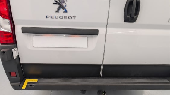 Peugeot BOXER FOURGON CABINE APPRONFONDIE 3.3 T L2H1 BLUEHDI 140 S&S BVM6 Blanc Icy