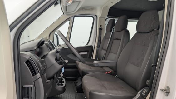 Peugeot BOXER FOURGON CABINE APPRONFONDIE 3.3 T L2H1 BLUEHDI 140 S&S BVM6 Blanc Icy