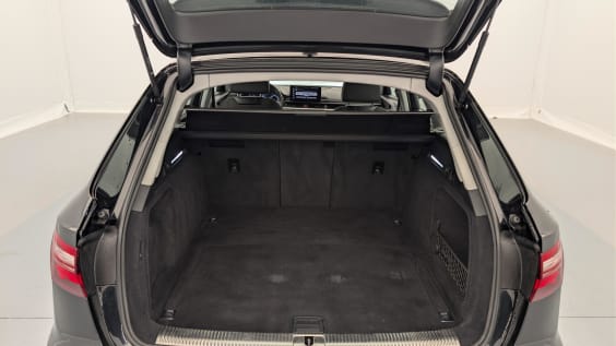 Audi A4 AVANT 35 TDI 163 S tronic 7 Design Noir Mythic