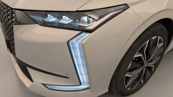 DS DS4 BlueHDi 130 EAT8 Etoile - Alcantara Cristal Pearl