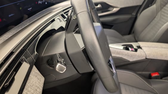 Peugeot 3008 Hybrid 145 e-DCS6 GT Gris Titane / Toit Noir