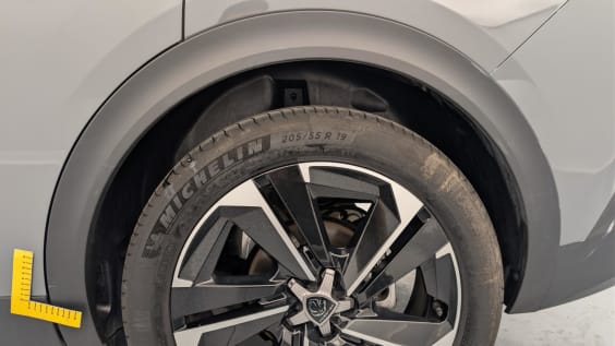 Peugeot 408 Hybrid 136 e-DCS6 Allure Gris Selenium