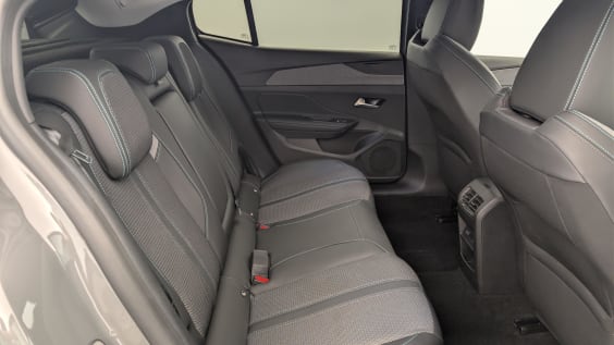 Peugeot 408 Hybrid 136 e-DCS6 Allure Gris Selenium
