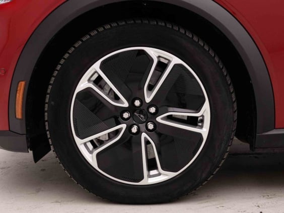 Ford Mustang Mach-e 72KWH Rouge