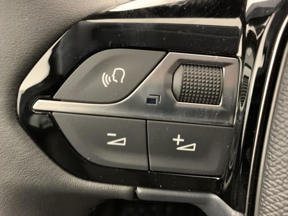 Peugeot 208 Hybrid 110 ch e-DCS6 Allure Gris Artense