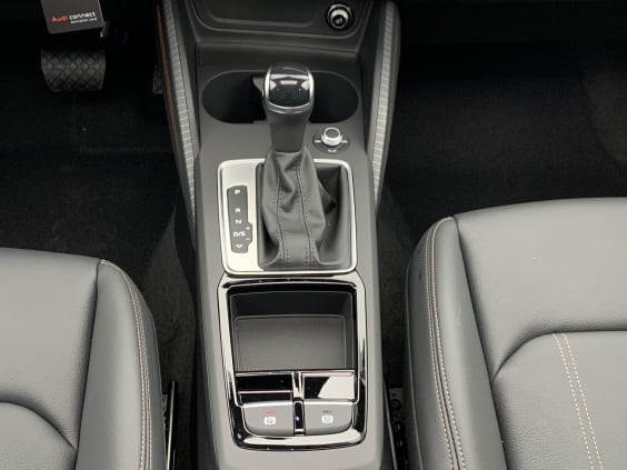 Audi Q2 35 TFSI 150 S tronic 7 Design Gris Daytona