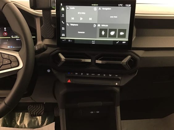 Dacia DUSTER Journey + Techno Pack 1.8 HYBRID 155 Noir Etoile