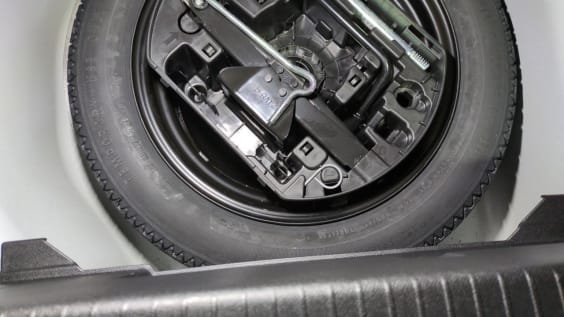 Peugeot 208 Hybrid 136 e-DCS6 GT gris artense