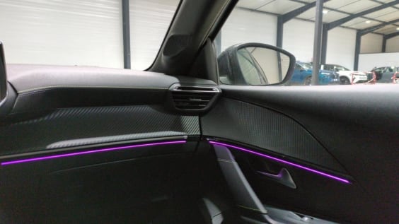 Peugeot 208 Hybrid 136 e-DCS6 GT gris artense