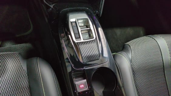 Peugeot 208 Hybrid 136 e-DCS6 GT gris artense