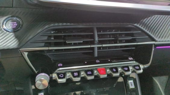 Peugeot 208 Hybrid 136 e-DCS6 GT gris artense