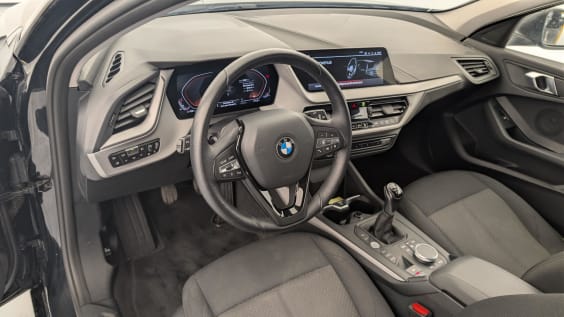 BMW Serie 1 F40 116i 109 ch Business Design Saphirschwarz