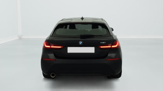 BMW Serie 1 F40 116i 109 ch Business Design Saphirschwarz