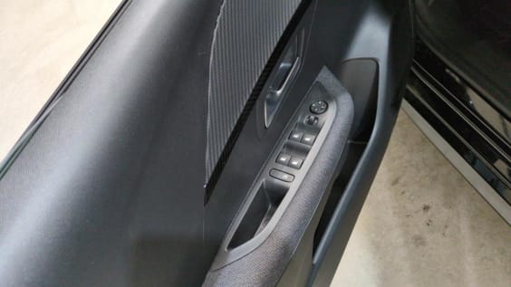 Peugeot 208 Hybrid 110 ch e-DCS6 Style Noir Perla Nera