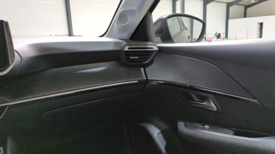 Peugeot 208 Hybrid 110 ch e-DCS6 Style Noir Perla Nera