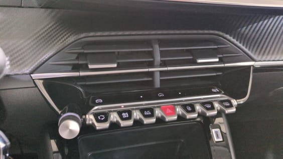 Peugeot 208 Hybrid 110 ch e-DCS6 Style Noir Perla Nera