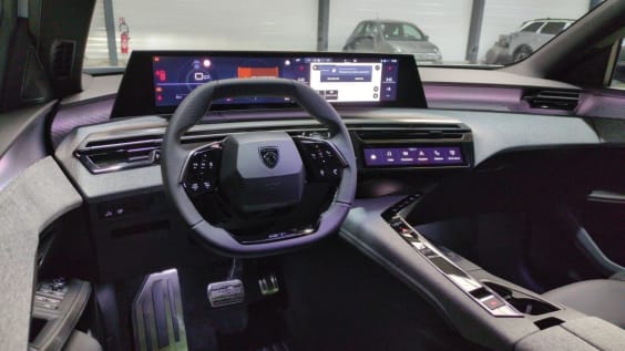 Peugeot 5008 HYBRID 145CH E-DCS6 GT Blanc Okenite / Toit Noir