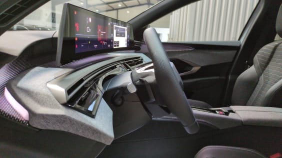 Peugeot 5008 HYBRID 145CH E-DCS6 GT Blanc Okenite / Toit Noir