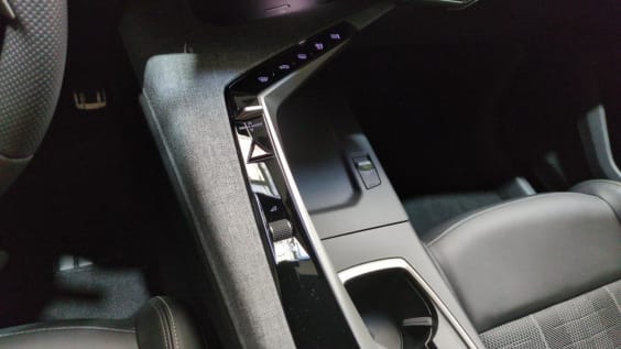 Peugeot 5008 HYBRID 145CH E-DCS6 GT Blanc Okenite / Toit Noir