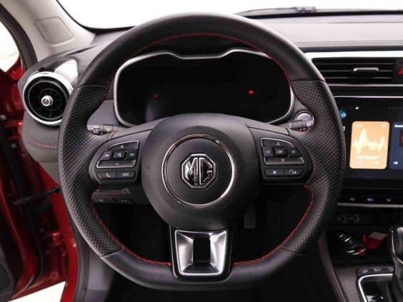 MG ZS 1.0 T 110 AUT LUXURY Rouge