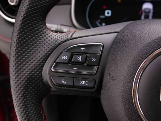 MG ZS 1.0 T 110 AUT LUXURY Rouge