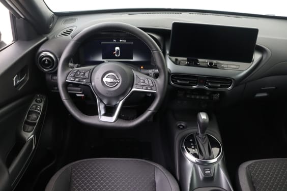 Nissan JUKE N-Connecta 1.6 Hybrid 143 hp White