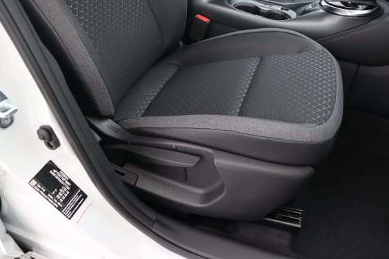 Nissan JUKE N-Connecta 1.6 Hybrid 143 hp White