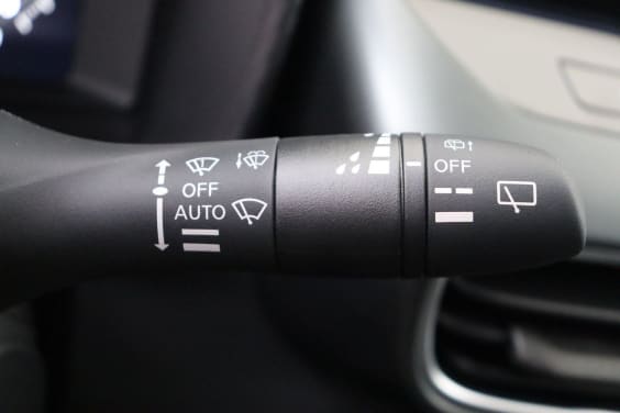 Nissan JUKE N-Connecta 1.6 Hybrid 143 hp White