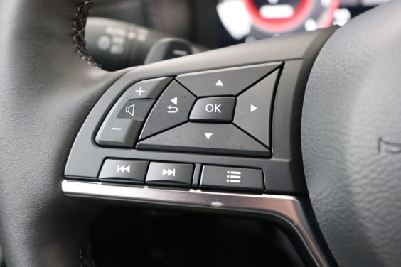 Nissan JUKE N-Connecta 1.6 Hybrid 143 hp White