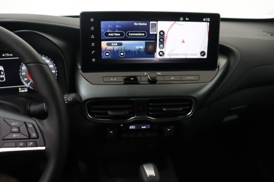 Nissan JUKE N-Connecta 1.6 Hybrid 143 hp Red