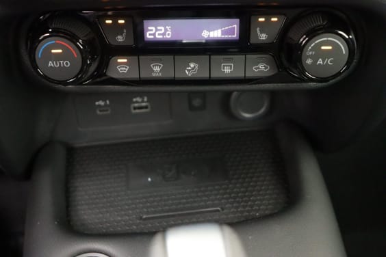 Nissan JUKE N-Connecta 1.6 Hybrid 143 hp Red