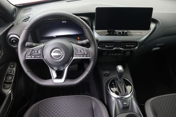 Nissan JUKE N-Connecta 1.6 Hybrid 143 hp Red