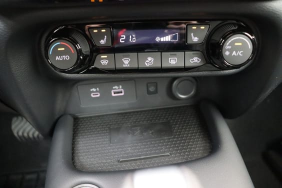 Nissan JUKE Tekna 1.6 Hybrid 143 hp AT 2WD Red