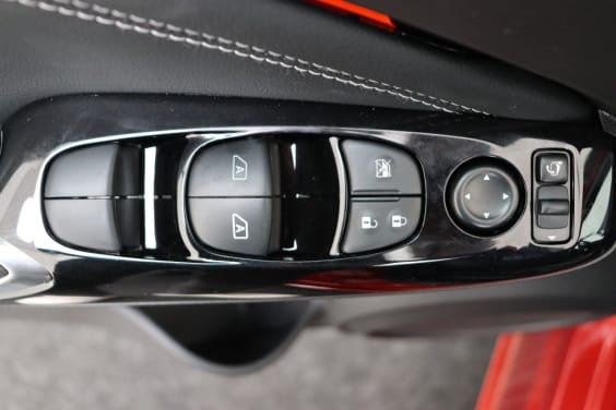 Nissan JUKE Tekna 1.6 Hybrid 143 hp AT 2WD Red