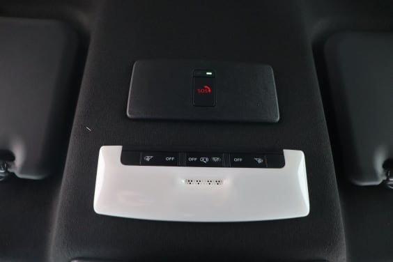 Nissan JUKE N-Connecta 1.6 Hybrid 143 hp Red