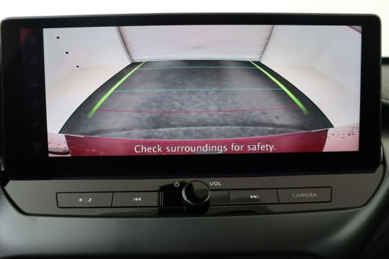 Nissan JUKE N-Connecta 1.6 Hybrid 143 hp Red