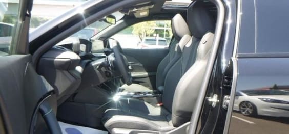 Peugeot 2008 Hybrid 145 e-DCS6 GT Noir Perla Nera