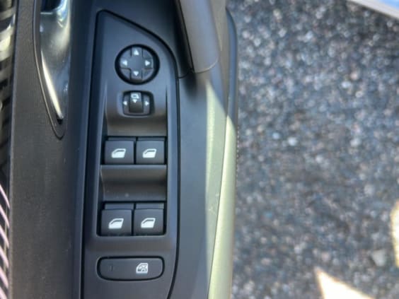 Peugeot 2008 1.2 100 allure gris artense
