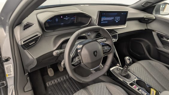 Peugeot 2008 100 S&S BVM6 Allure gris artense