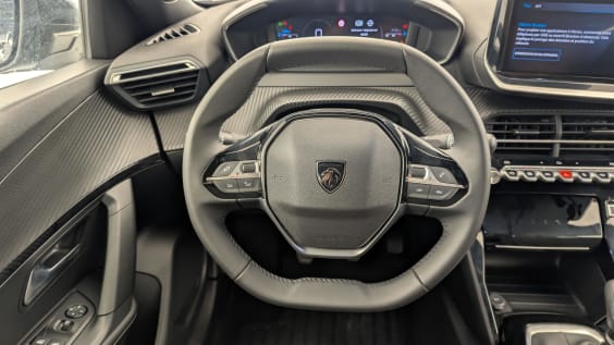 Peugeot 2008 100 S&S BVM6 Allure gris artense