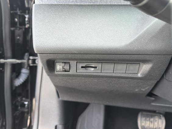 Peugeot 408 Hybrid 136 allure e-dcs6 Noir