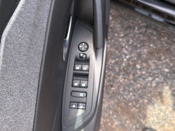 Peugeot 408 Hybrid 136 allure e-dcs6 Noir