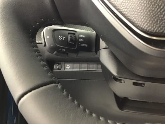 Peugeot 2008 HYBRID 145 Allure 1.2 HYBRID 136 Bleu Obsession